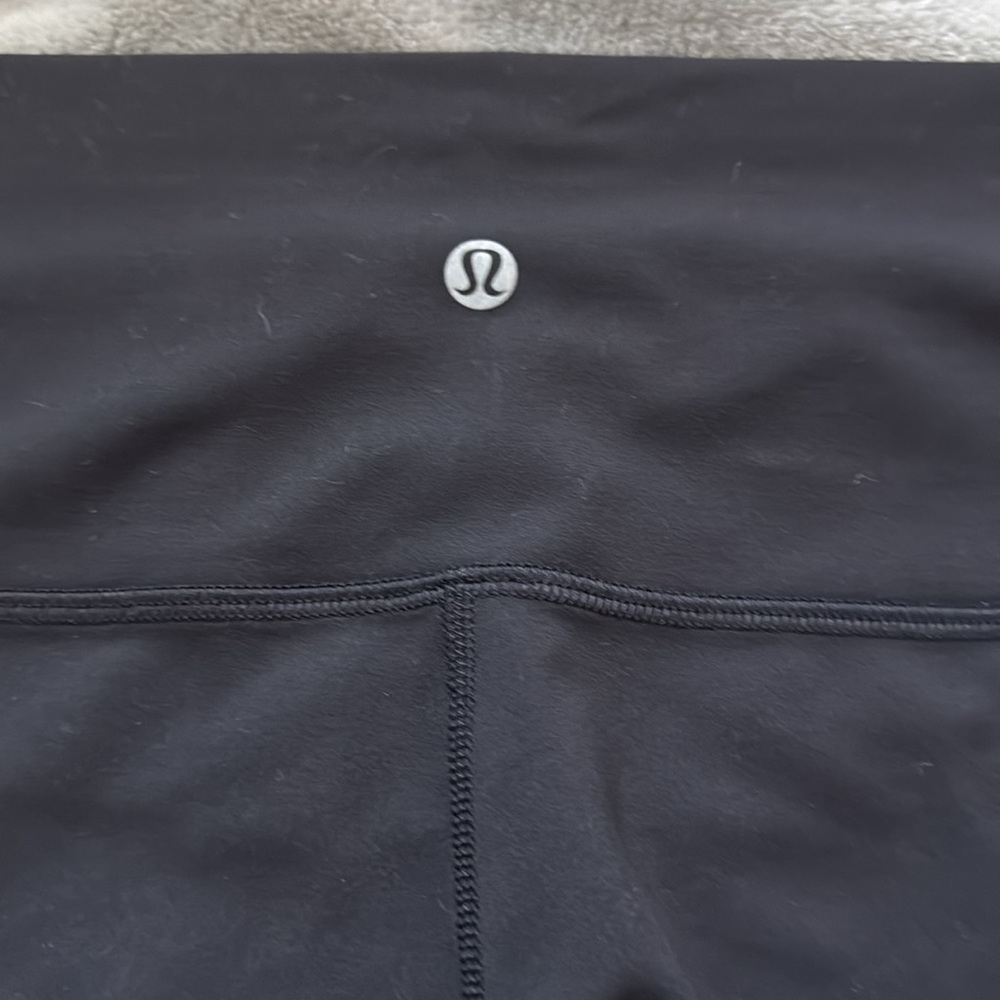 LIKE NEW LULULEMON LEGGINGS!! - Picture 2 of 6